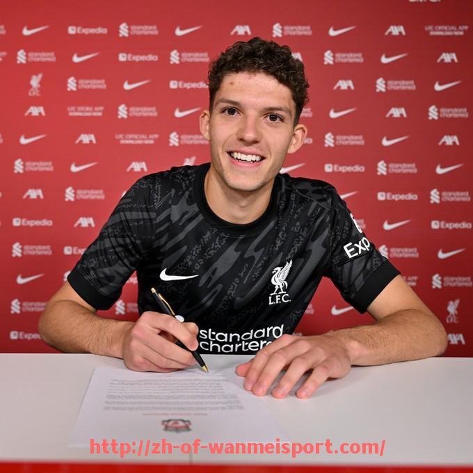 完美体育app-世俱杯场边花絮集锦:那些被忽视的瞬间与精彩画面