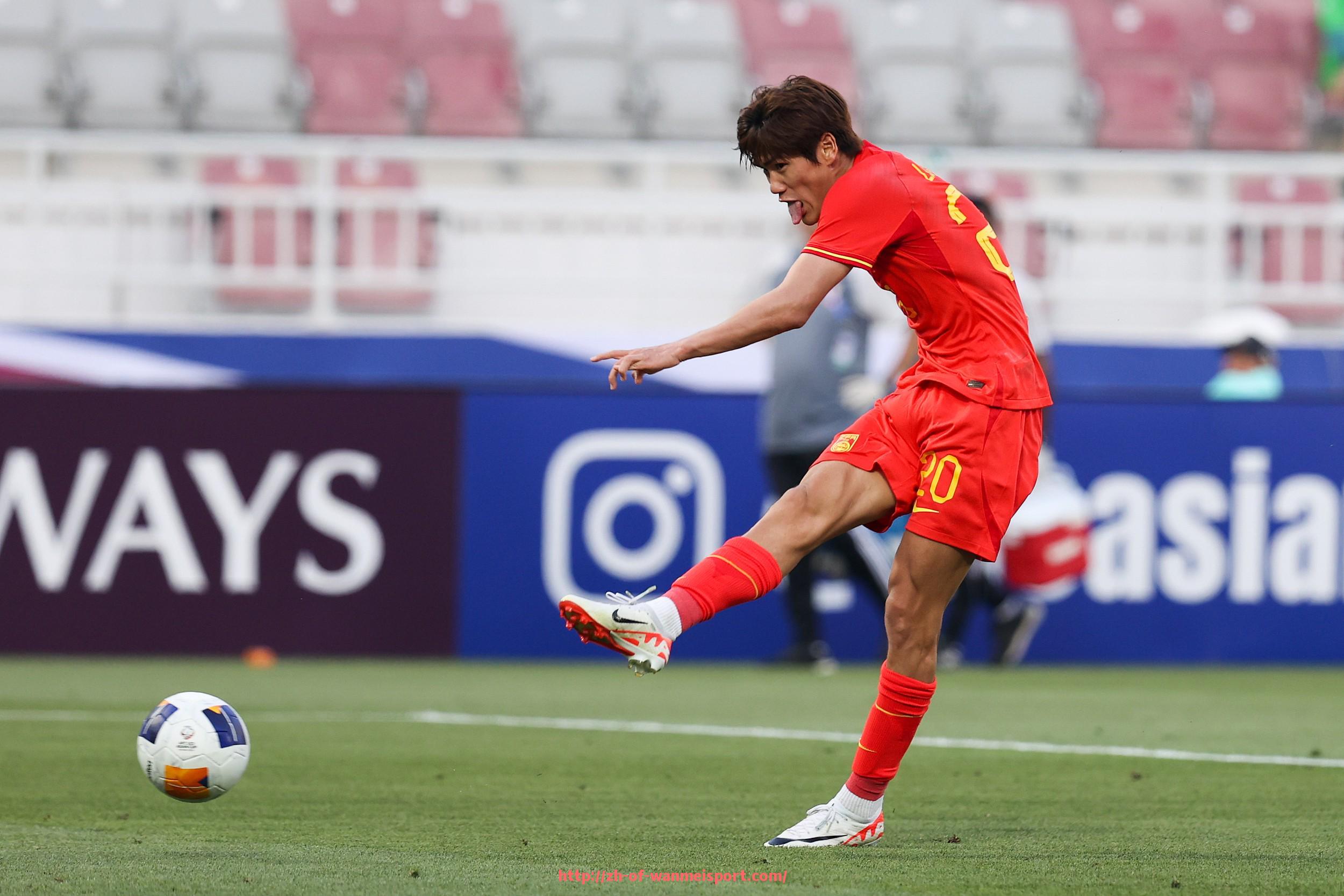 完美体育app-法甲联赛最佳防守阵容盘点及球员表现解析